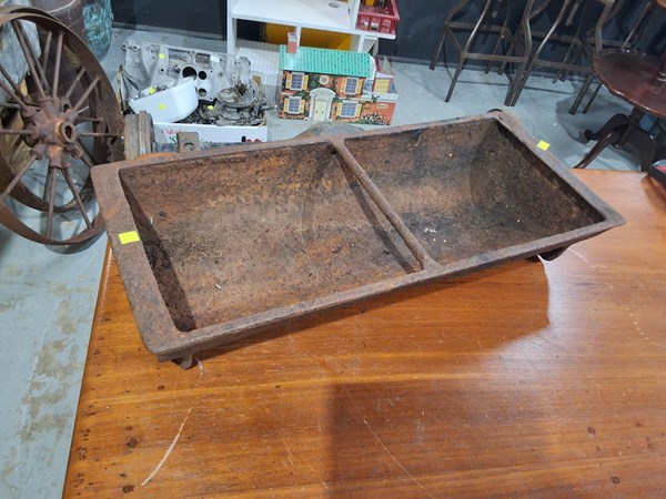 Lot 289 - WATER TROUGH