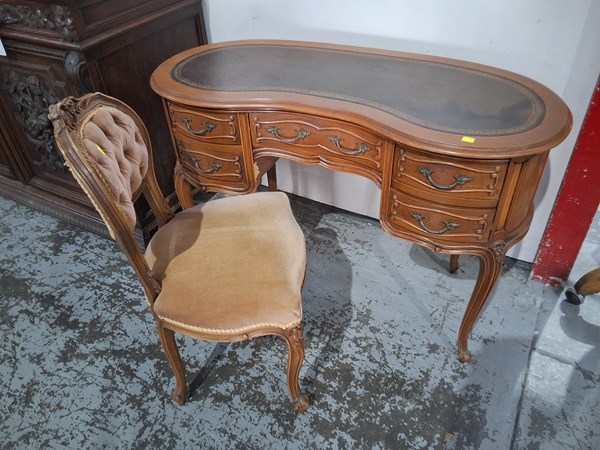 Lot 5 - DESK AND CHAIR