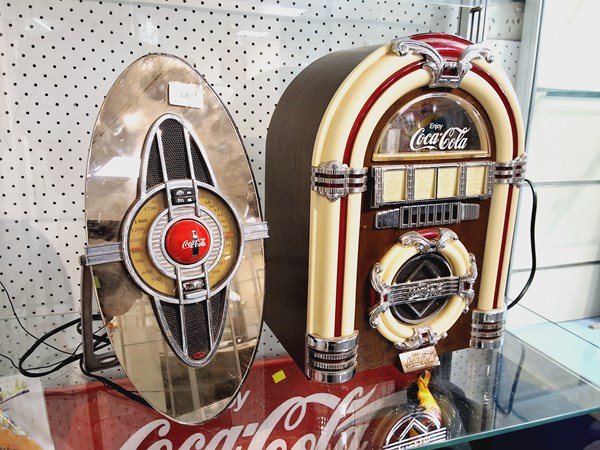 Lot 1202 - COCA-COLA RADIOS