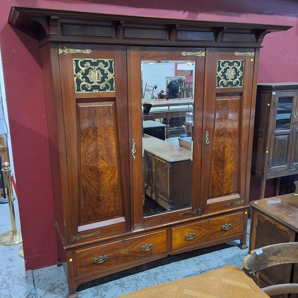 Lot 88 - ART NOUVEAU WARDROBE