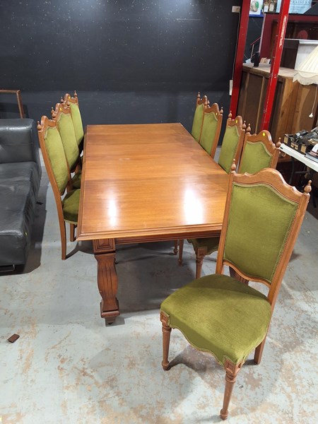 Lot 191 - DINING SUITE