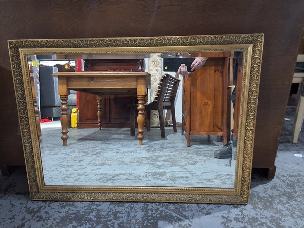 Lot 22 - WALL MIRROR