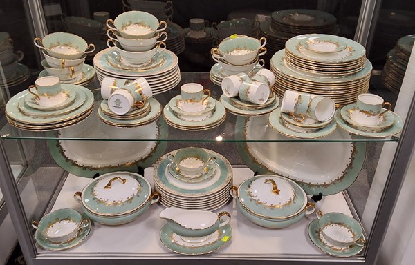 Lot 1234 - DINNER SERVICE