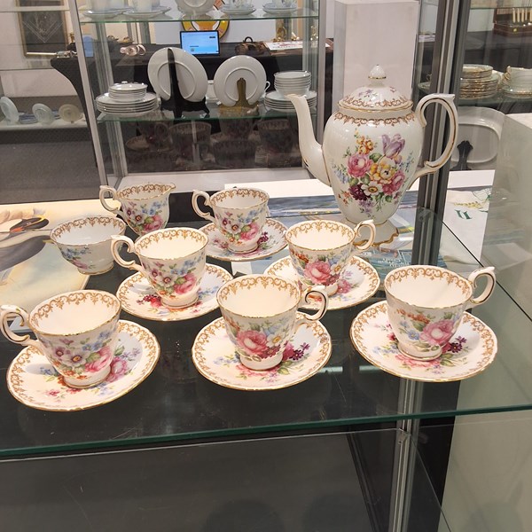 Lot 1385 - CROWN STAFFORDSHIRE TEA SET