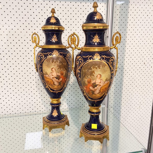 Lot 1301 - PAIR OF MANTEL URNS