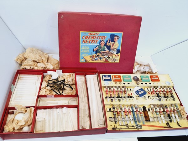 Lot 1115 - THE MERIT CHEMISTRY SET