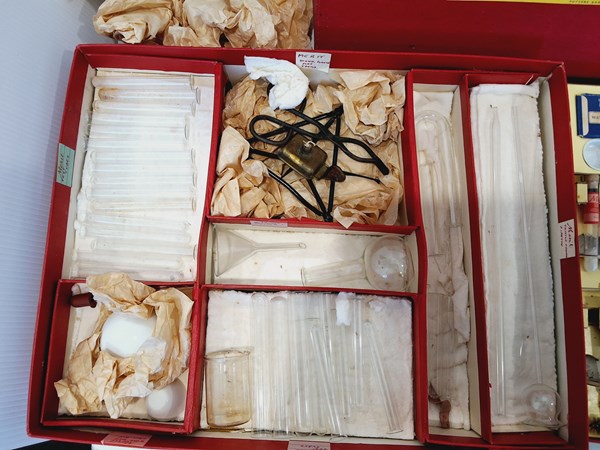Lot 1194 - THE MERIT CHEMISTRY SET