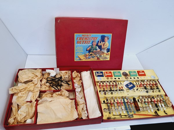 Lot 1194 - THE MERIT CHEMISTRY SET