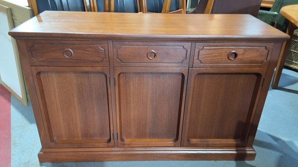 Lot 291 - SIDEBOARD