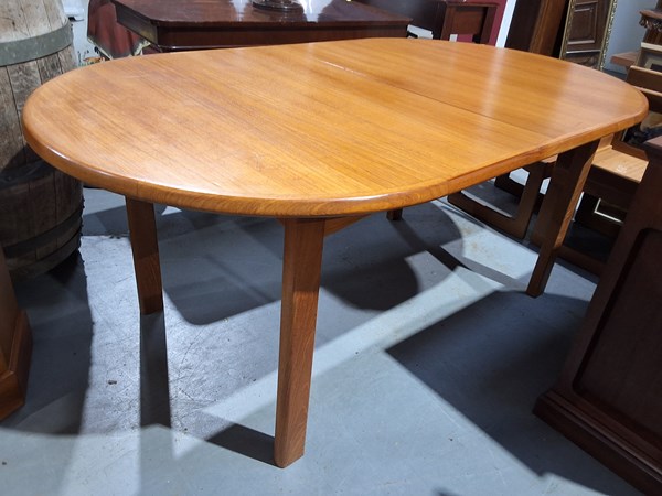 Lot 222 - DINING TABLE