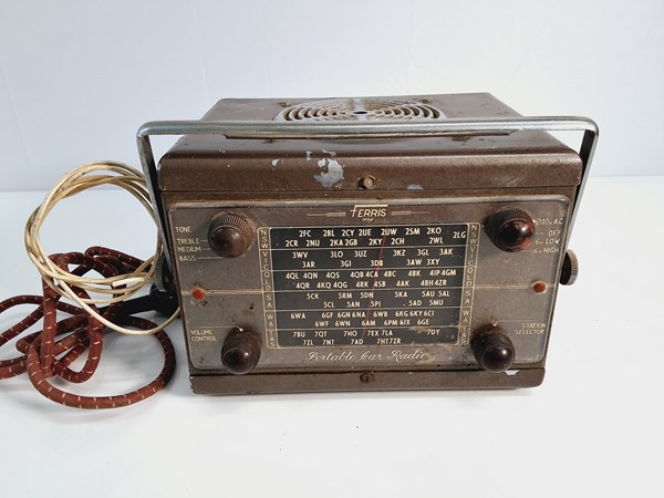 Lot 1199 - CAR RADIO