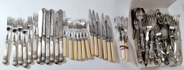 Lot 1076 - FLATWARE