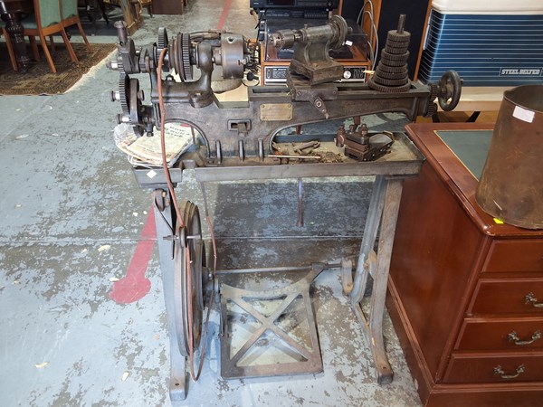 Lot 37 - METAL LATHE