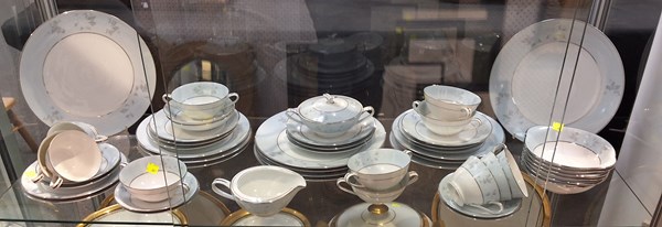 Lot 1147 - NORITAKE DINNER SERVICE