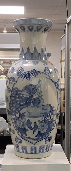 Lot 1383 - FLOOR VASE