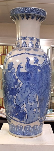 Lot 1086 - FLOOR VASE