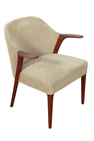 Lot 64 - MODEL 31 ARMCHAIR