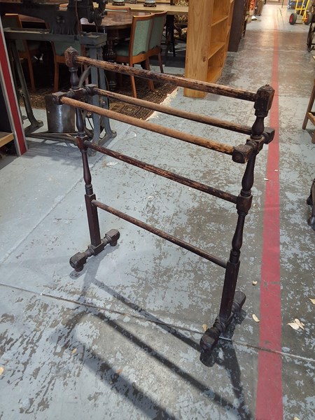 Lot 188 - CLOTHES AIRER