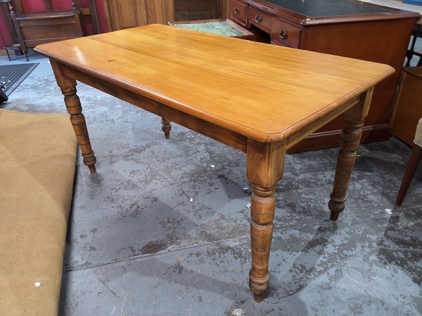 Lot 184 - KITCHEN TABLE