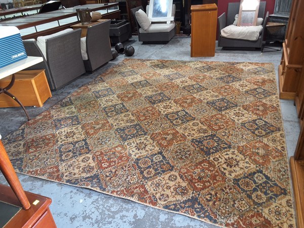 Lot 65 - RUG