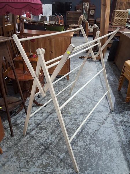 Lot 189 - CLOTHES RACK