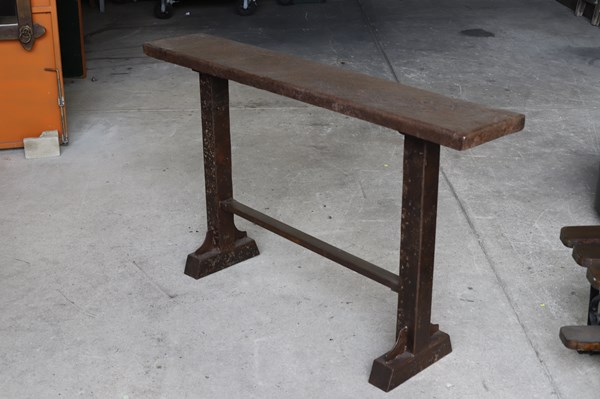 Lot 87 - IRON CONSOLE