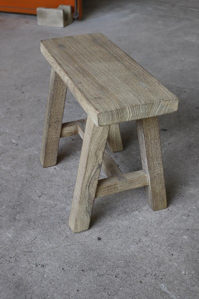 Lot 68 - STOOL