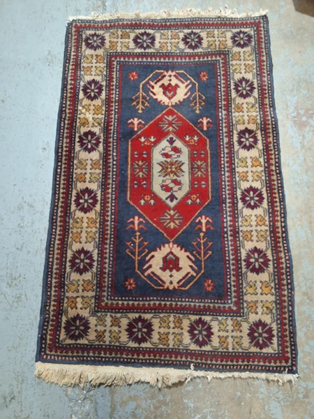 Lot 138 - ENTRANCE RUG