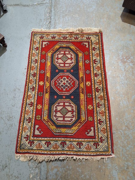 Lot 72 - ENTRANCE RUG