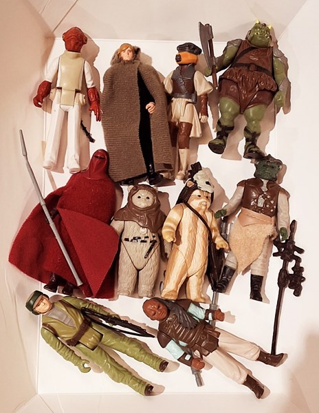 Lot 1445 - STAR WARS FIGURINES