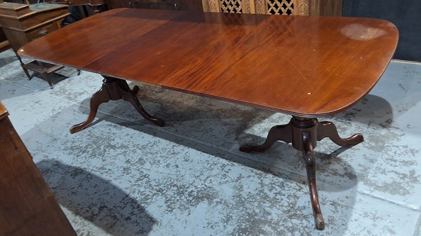 Lot 122 - DINING TABLE