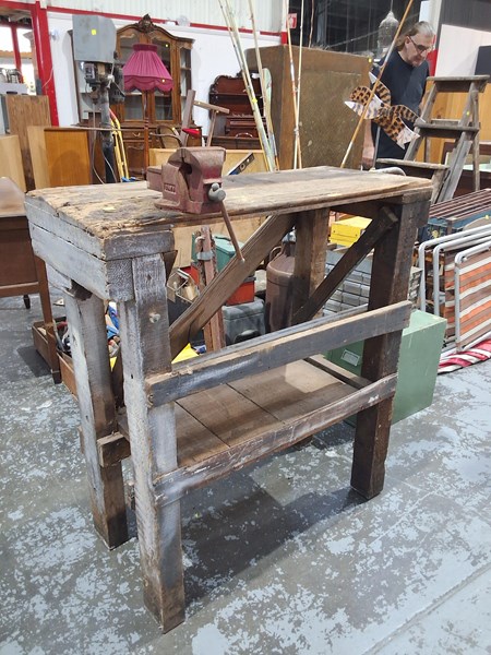 Lot 353 - WORKSHOP BENCH