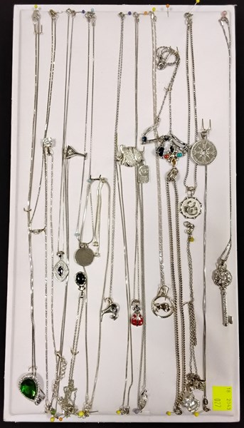 Lot 1075 - NECKLACES