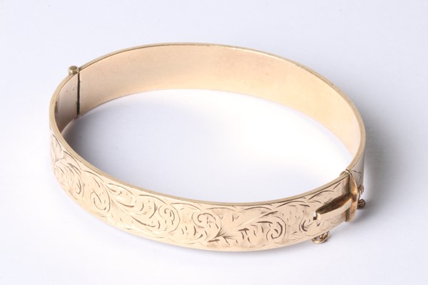 Lot 1011 - BANGLE