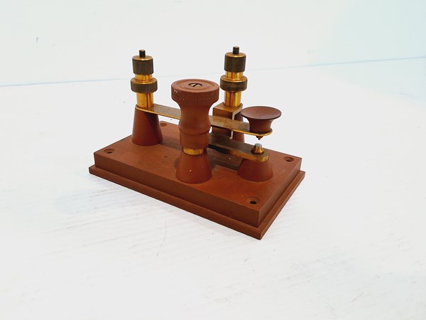 Lot 1152 - MORSE CODE KEY