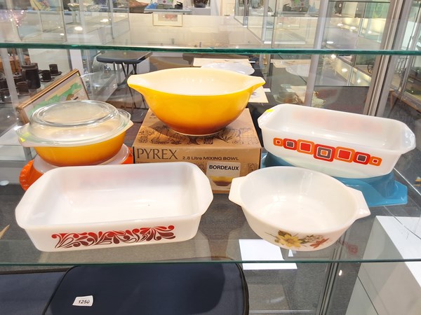 Lot 1399 - OVENWARE