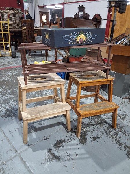 Lot 60 - FURNITURE LOT