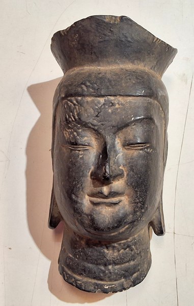 Lot 1083 - HEAD SCULPTURE