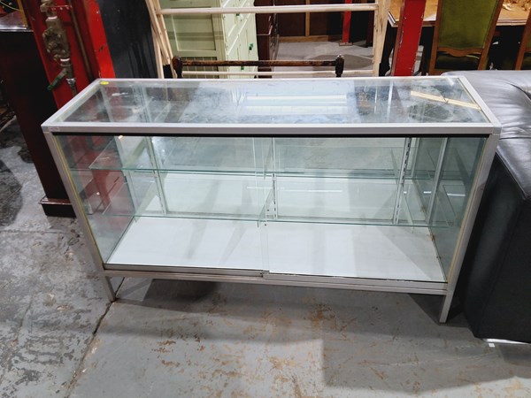 Lot 195 - DISPLAY CABINET