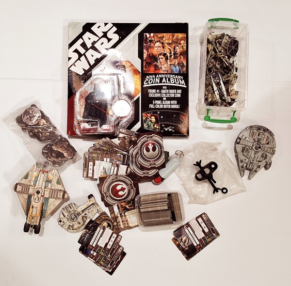 Lot 1453 - STAR WARS COLLECTABLES