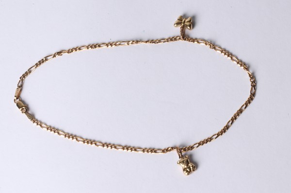 Lot 1027 - GOLD ANKLET