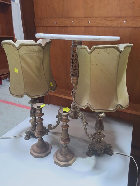 Lot 233 - LAMPS & TABLE