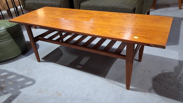 Lot 304 - COFFEE TABLE