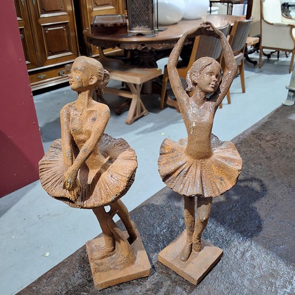 Lot 285 - GARDEN ORNAMENTS