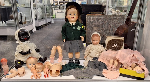 Lot 1407 - A COLLECTION OF VINTAGE DOLLS