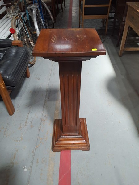 Lot 241 - PEDESTAL