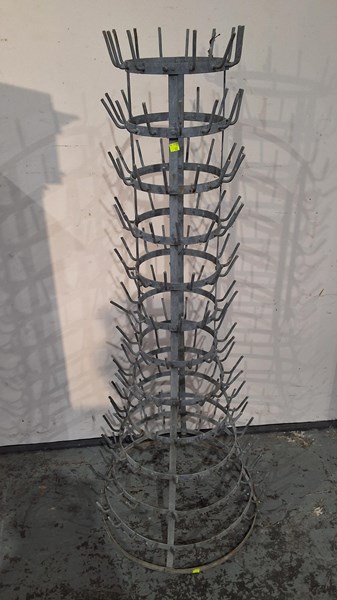 Lot 157 - BOTTLE DRYING RACK