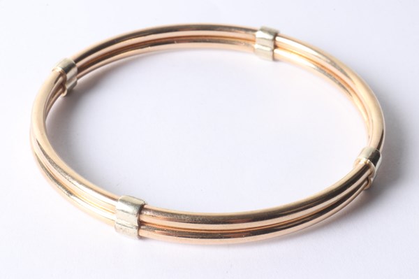 Lot 1019 - GOLD BANGLE