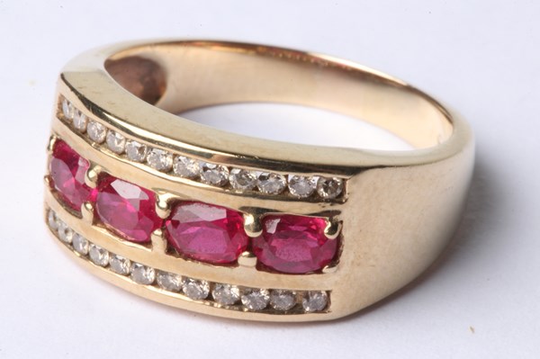 Lot 1011 - GOLD RUBY RING