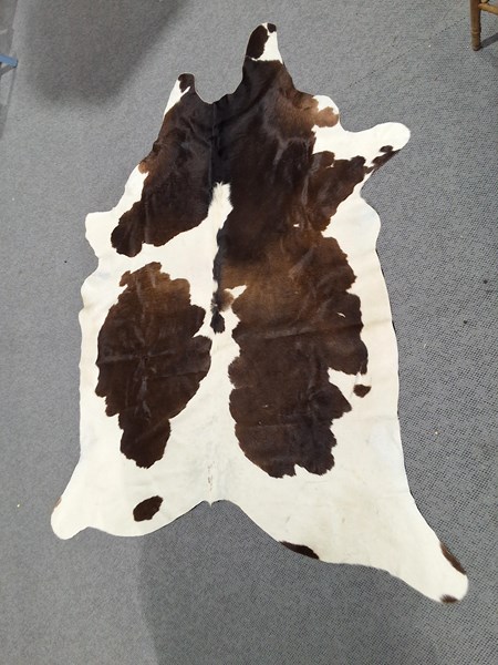 Lot 75 - COW HIDE